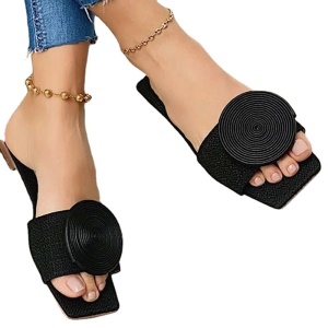Pantoufles en cuir artificielle avec boucle ronde