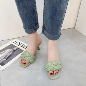 Chaussons pour femmes à talon fin