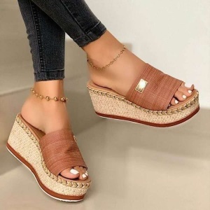 Babouche en cuir artificiel avec semelle compensée