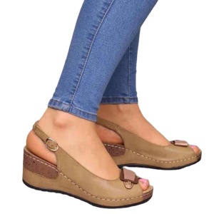 Sandales pour femmes avec talon haut et courroie à la cheville