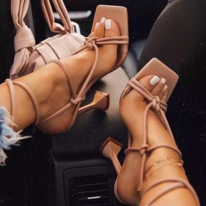 Sandales d'été pour femmes à corde styles gladiateur et talons hauts