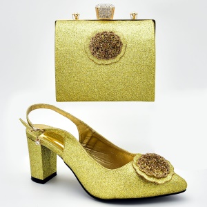 Ensemble de talons hauts pour femmes et de sac à main