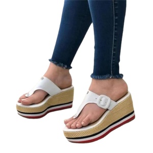 Style Tongs Sandales pour femmes avec semelle épaisse