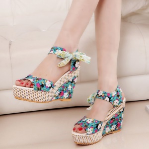 Talons hauts avec semelle épaisse avec motif fleurs