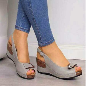Sandales pour femmes avec talon haut et courroie à la cheville