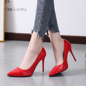 Talons hauts et fin en cuir synthétique
