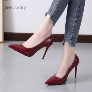 Talons hauts et fin en cuir synthétique