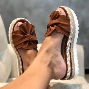 Babouche en daim pour femme