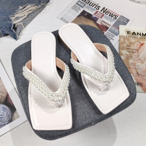 Pantoufles en cuir  avec perles