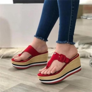 Style Tongs Sandales pour femmes avec semelle épaisse