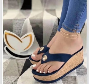 Sandales compensées avec style tongs
