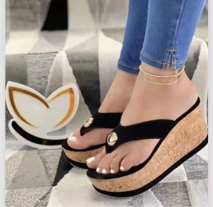 Sandales compensées avec style tongs