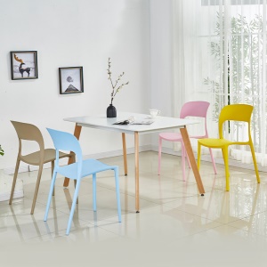 Chaise en plastique étanche et antidérapant