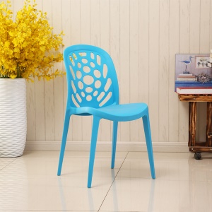Chaise simple en plastique