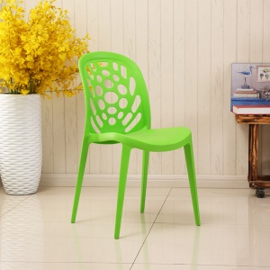 Chaise simple en plastique