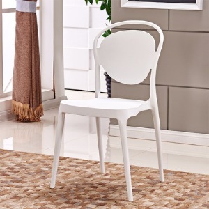 Chaise en plastique antidérapant