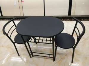 Ensemble de table et de chaises( une table + deux chaises)