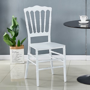 Chaise de salon en plastique