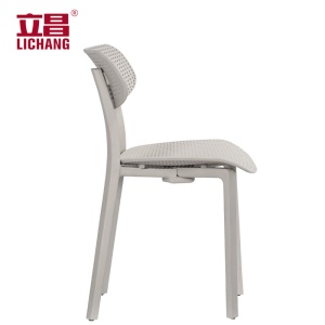 Chaise en plastique antidérapant