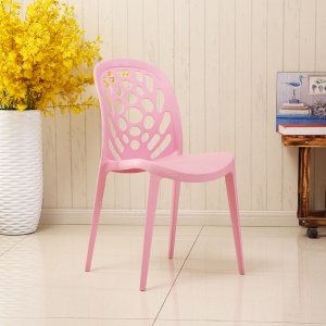 Chaise simple en plastique
