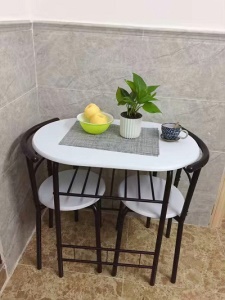 Ensemble de table et de chaises( une table + deux chaises)