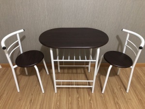 Ensemble de table et de chaises( une table + deux chaises)