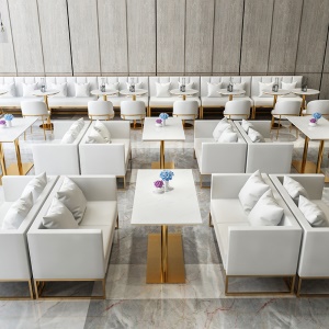 Table à manger en marbre et fauteuil avec support en fer forgé