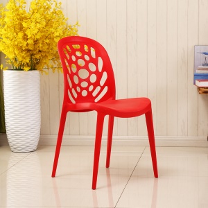 Chaise simple en plastique