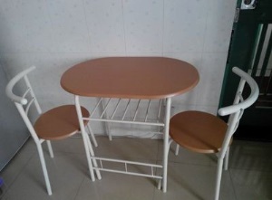 Ensemble de table et de chaises( une table + deux chaises)