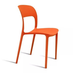 Chaise en plastique simple