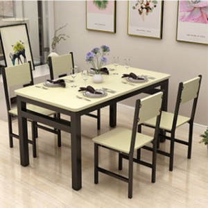 Set de table et de chaise résistant aux rayures