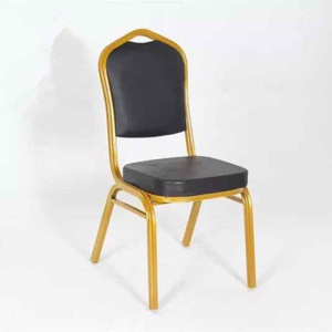 Chaise en cadre métallique avec pieds antidérapants