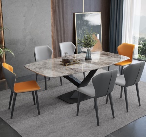 Table de salle à manger et chaises