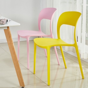 Chaise en plastique étanche et antidérapant