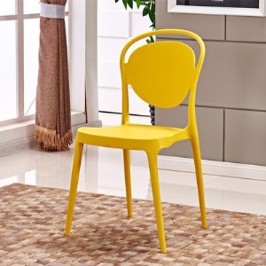 Chaise en plastique antidérapant