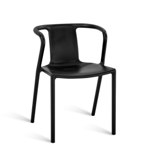Chaise en plastique avec accoudoirs