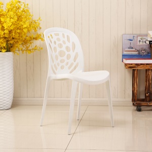 Chaise simple en plastique