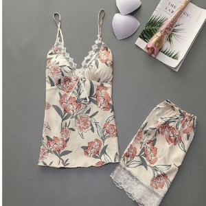 Pyjama set de deux pièces camisole et shorts en soie artificielle