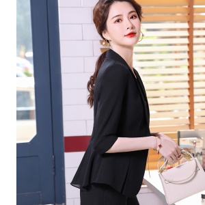 Costume à la mode deux pièces (blazer à manches moyennes+short/pantalon évasé)