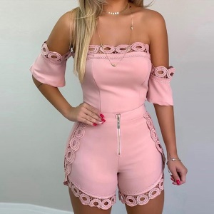 Ensemble top à poitrine enveloppante + short avec fermeture