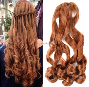 Perruque de 20 pouces aux cheveux ondulée en fibre synthétique