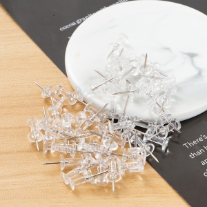 Punaises en plastique transparent