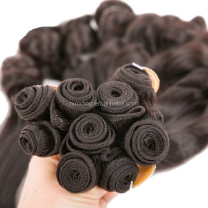 Extension de cheveux ondulé lot de 3 pièces avec trois longueurs différentes en fibres de haute température