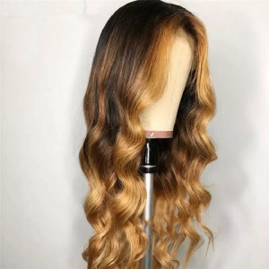 Perruque synthétique  longue aux cheveux ondulés