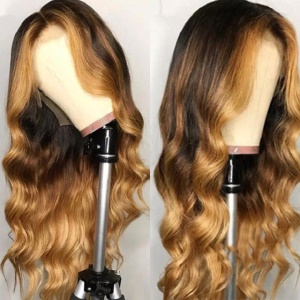 Perruque synthétique  longue aux cheveux ondulés