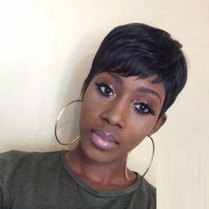 Perruque  synthétique aux cheveux courts