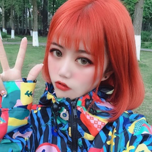 Perruque synthétique cosplay aux cheveux courts