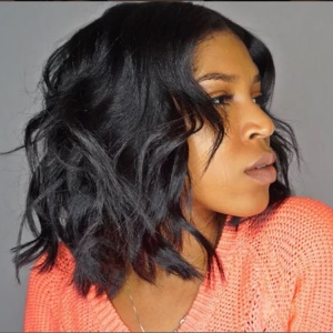 Perruque synthétique aux cheveux courts