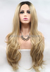 Perruque synthétique aux cheveux blonds longs ondulés