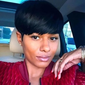 Perruque  synthétique aux cheveux courts